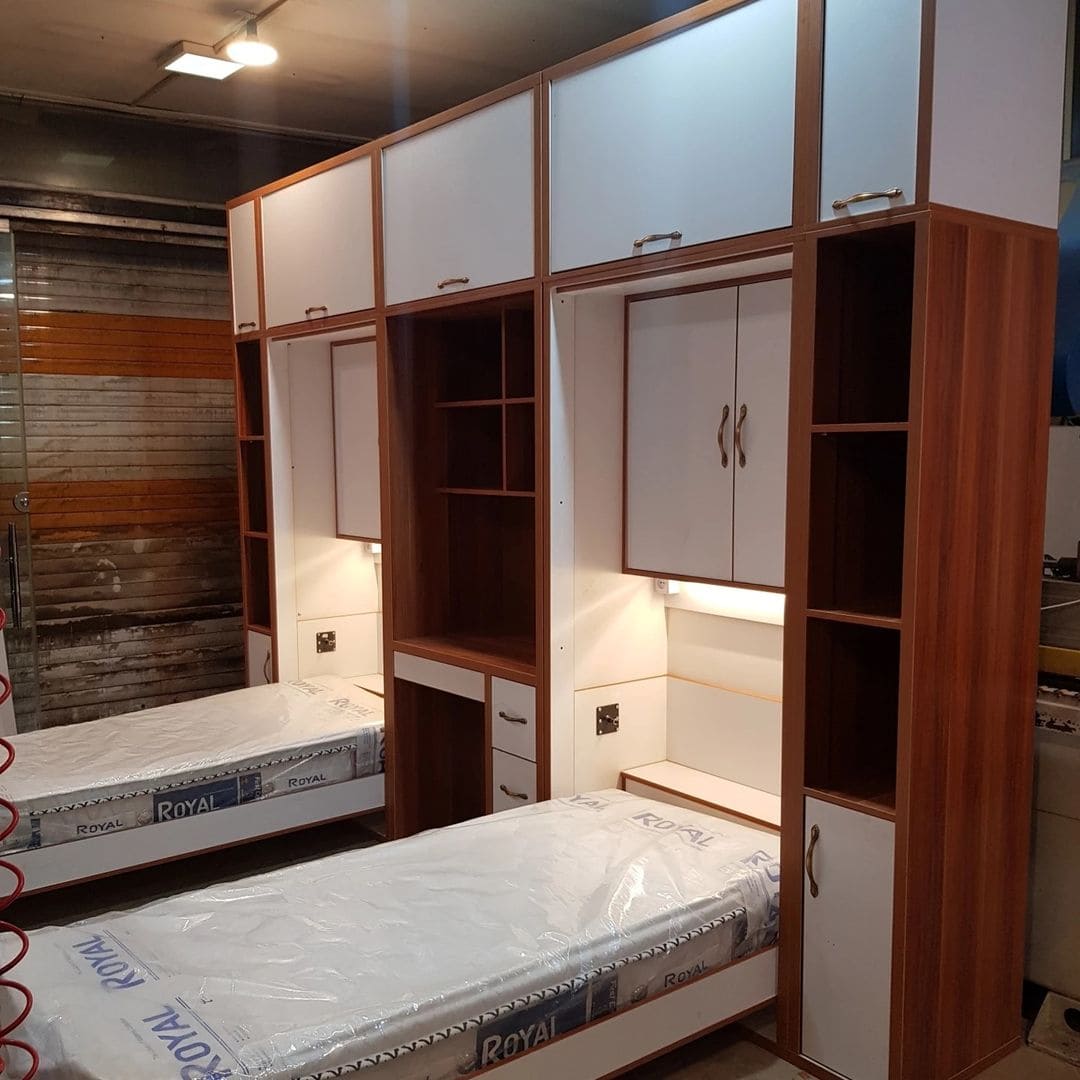 دو تا تخت کمجا یک نفره و میز تحریر دو تا تخت کمجا یک نفره و میز تحریر