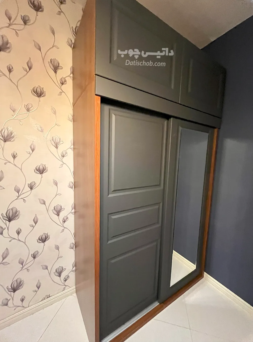 کمد ریلی مدرن مشکی دستگیره تو کار مدل C61 (1) کمد ریلی مدرن مشکی دستگیره تو کار مدل C61
